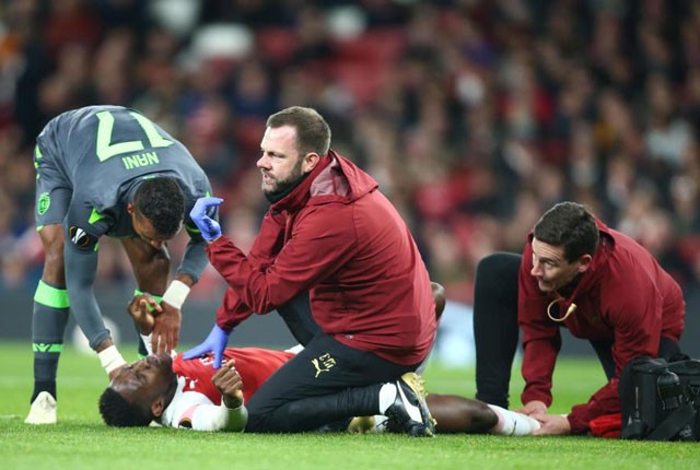 Cận cảnh tình huống chấn thương gê rợn của Danny Welbeck - ảnh 5