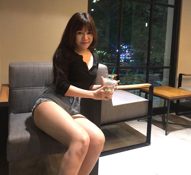 Mải mê ngắm đường cong nuột nà của bạn gái thủ thành Đặng Văn Lâm - ảnh 5