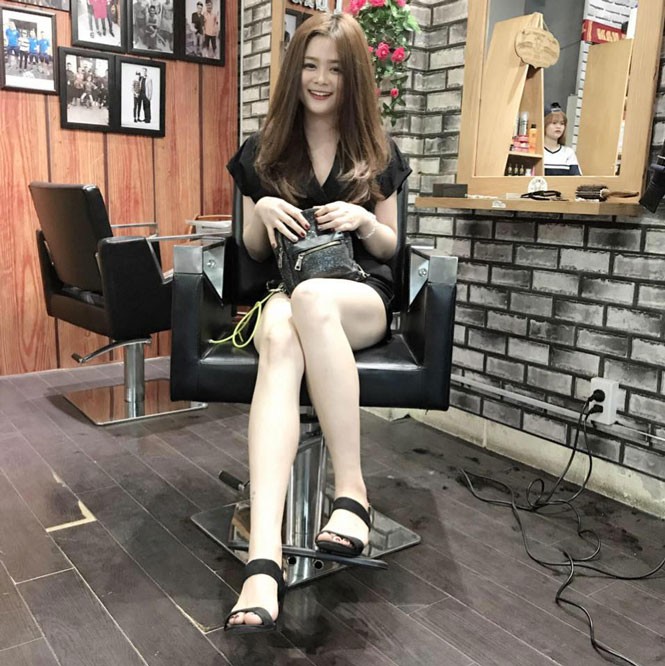 Vẻ đẹp nóng bỏng của bạn gái tuyển thủ Việt Nam - ảnh 4