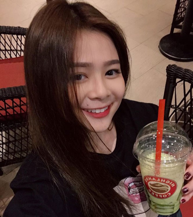 Vẻ đẹp nóng bỏng của bạn gái tuyển thủ Việt Nam - ảnh 9