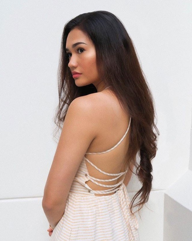 Mê mẩn trước vẻ đẹp của nàng WAG ‘hot’ nhất ĐT Singapore - ảnh 3