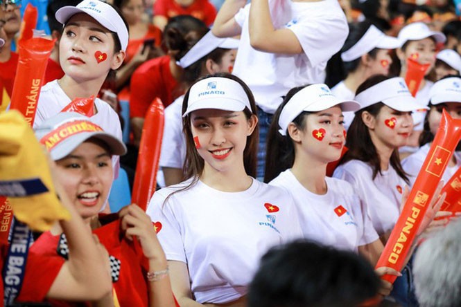 ‘Không thể rời mắt’ trước dàn mỹ nữ hấp dẫn nhất AFF Cup 2018 - ảnh 2