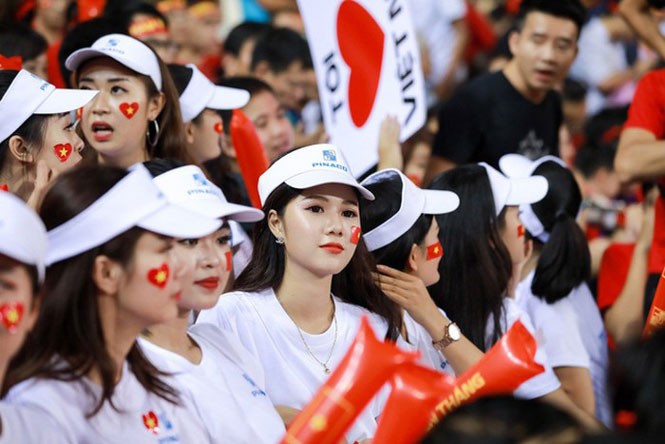 ‘Không thể rời mắt’ trước dàn mỹ nữ hấp dẫn nhất AFF Cup 2018 - ảnh 4
