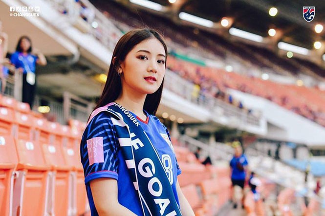 ‘Không thể rời mắt’ trước dàn mỹ nữ hấp dẫn nhất AFF Cup 2018 - ảnh 5