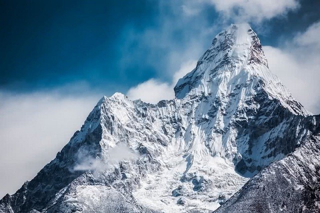 Những ngọn núi đẹp nhất thế giới - ảnh 1