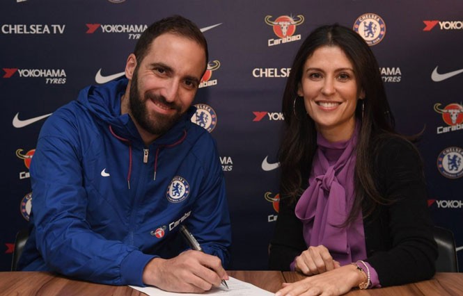 Dung nhan xinh đẹp của người đàn bà quyền lực nhất Chelsea - ảnh 9