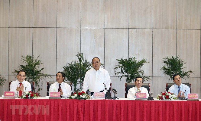 Thủ tướng Nguyễn Xuân Phúc thăm nhà máy Vinfast - ảnh 2