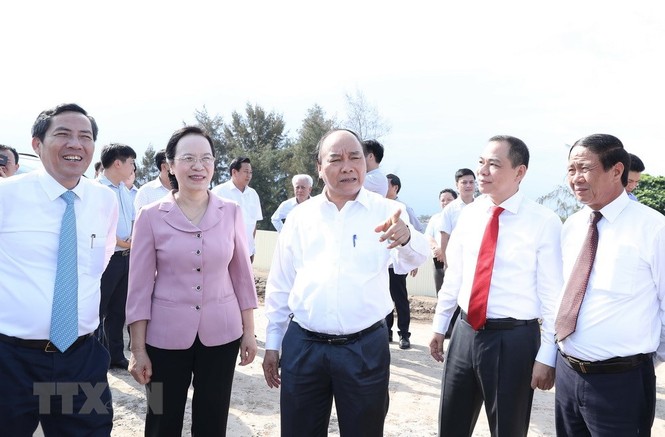 Thủ tướng Nguyễn Xuân Phúc thăm nhà máy Vinfast - ảnh 3