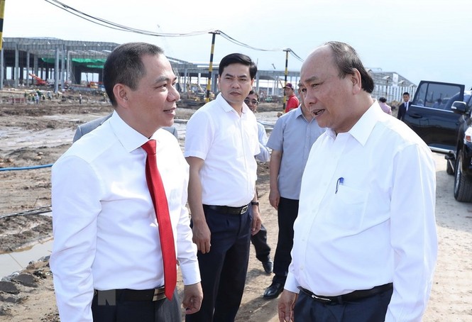 Thủ tướng Nguyễn Xuân Phúc thăm nhà máy Vinfast - ảnh 6