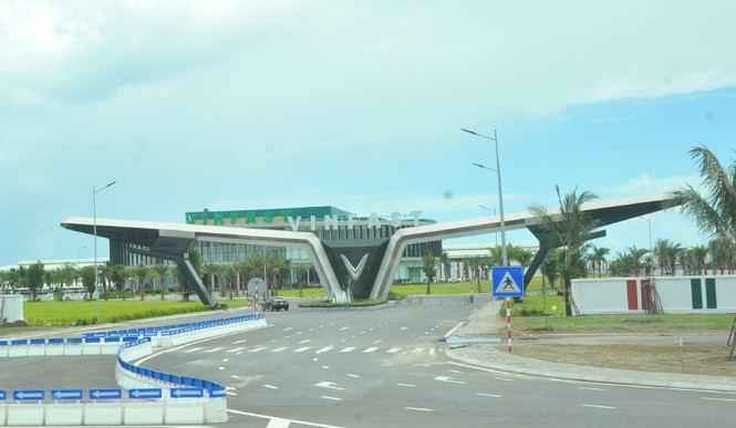 Có gì bên trong nhà máy sản xuất ôtô, xe máy của Vinfast - ảnh 1