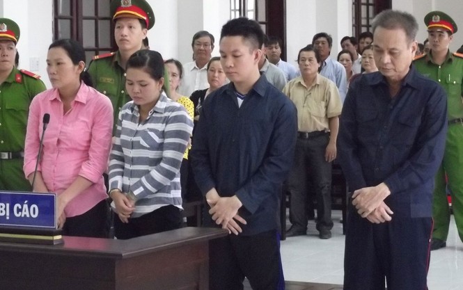 62 năm tù cho hiệu trưởng và 3 cấp dưới tham ô tiền tỷ - ảnh 1