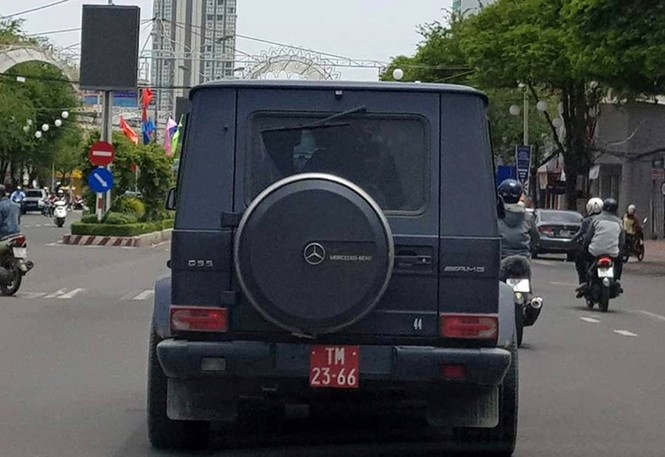 Xác định danh tính tài xế lái siêu xe tiền tỷ gắn biển đỏ giả - ảnh 1