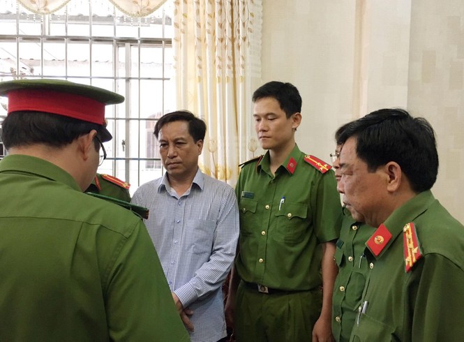 Bắt nguyên Chủ tịch, Phó chủ tịch UBND thành phố Trà Vinh - ảnh 1