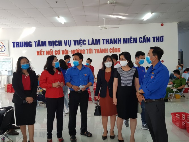Cần Thơ: 5.000 khẩu trang y tế được phát miễn phí tại ngày hội Chủ nhật Đỏ - ảnh 6