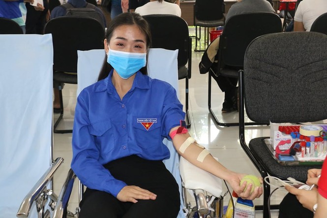 Cần Thơ: 5.000 khẩu trang y tế được phát miễn phí tại ngày hội Chủ nhật Đỏ - ảnh 4