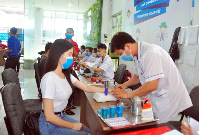 Cần Thơ: 5.000 khẩu trang y tế được phát miễn phí tại ngày hội Chủ nhật Đỏ - ảnh 5