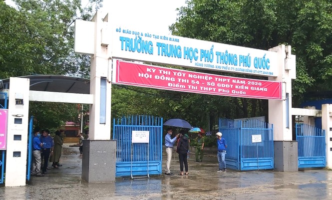 Phú Quốc: Phó chủ tịch xã thi tốt nghiệp với học sinh cấp 3 - ảnh 1