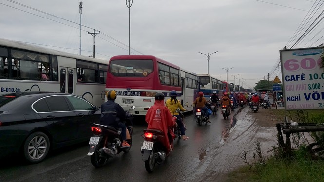 Quốc lộ 1 ùn ứ gần 2km sau vụ tai nạn giao thông làm 1 người tử vong - ảnh 2