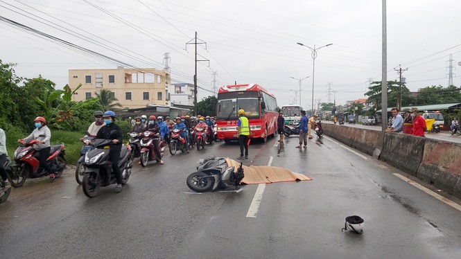 Quốc lộ 1 ùn ứ gần 2km sau vụ tai nạn giao thông làm 1 người tử vong - ảnh 1