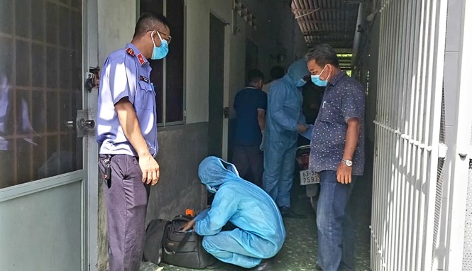 Phát hiện người đàn ông tử vong trong tư thế treo cổ ở phòng trọ - ảnh 1
