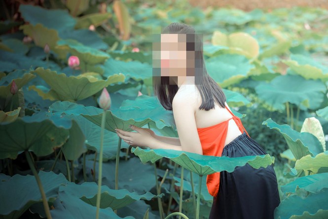 Chụp ảnh nude nơi công cộng: Còn lúng túng trong ứng xử - ảnh 1
