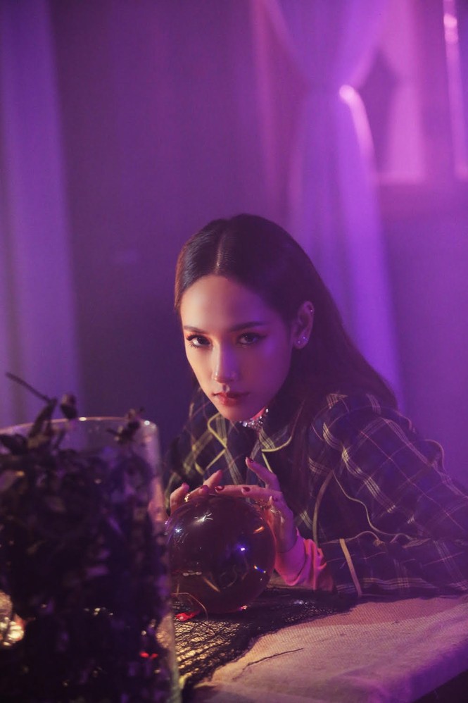 Cara hoá ma nữ chinh phục Toof.P (Uni5), Nicky (Monstar) trong MV