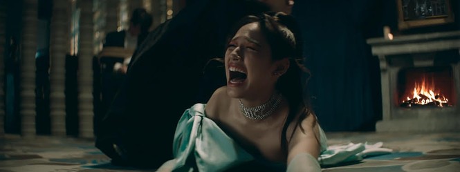 Cara hoá ma nữ chinh phục Toof.P (Uni5), Nicky (Monstar) trong MV