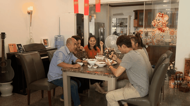 Sao Việt 24H: Liên Bỉnh Phát làm MV cổ động đẩy lùi COVID-19, Isacc tung poster siêu ngầu - ảnh 2