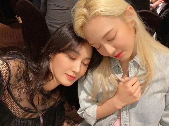 SNSD hội tụ gần đủ thành viên hát mừng ngày vui của anh quản lý khiến SONE
