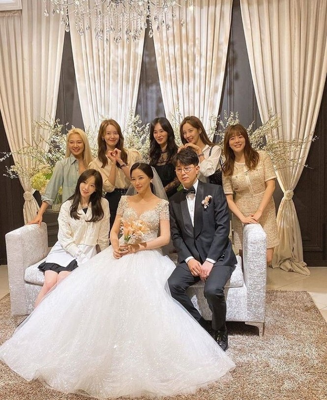 SNSD hội tụ gần đủ thành viên hát mừng ngày vui của anh quản lý khiến SONE