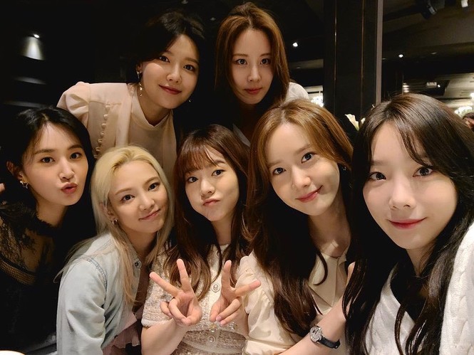 SNSD hội tụ gần đủ thành viên hát mừng ngày vui của anh quản lý khiến SONE