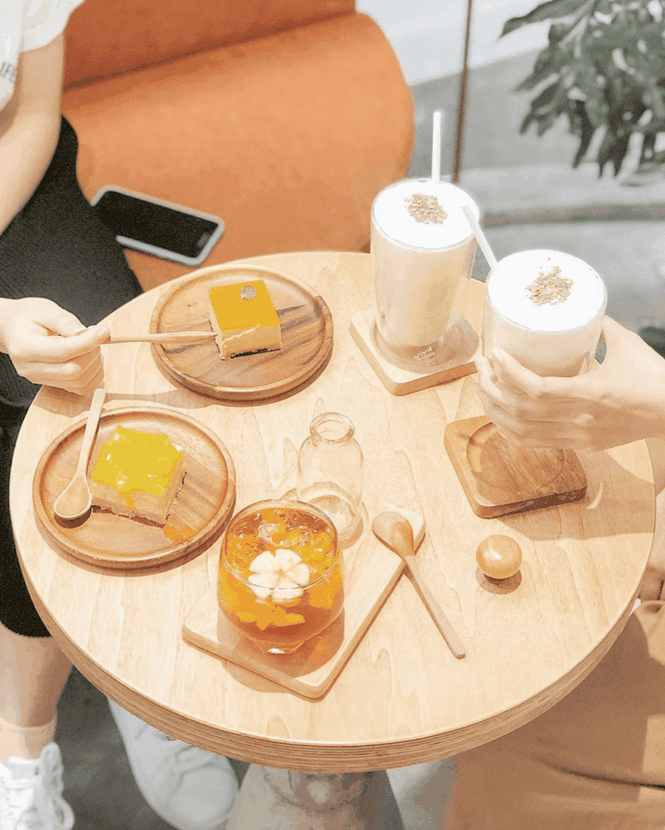 Ngất ngây với những thiên đường café “trắng tinh” và “đen tuyền” ở Sài Gòn - ảnh 3