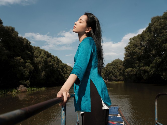 Ngọc Trinh xuất hiện trong MV comeback của Chi Pu, fan nhanh chóng