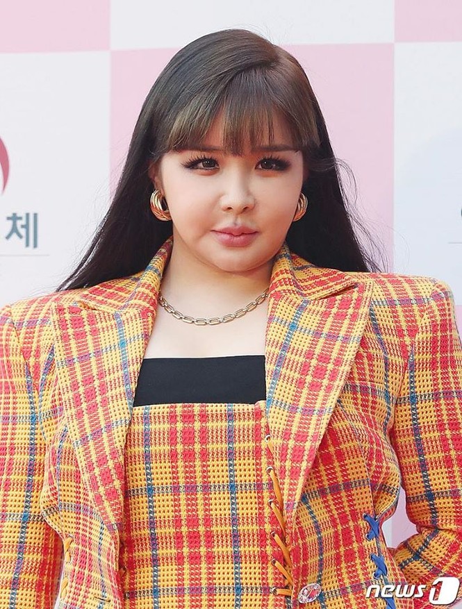 Park Bom khiến công chúng