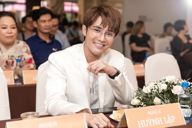 Huỳnh Lập lần đầu vào vai bác sĩ gây mê trong phim mới của Việt Hương - ảnh 4