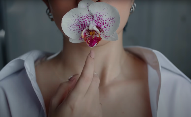 Giải mã loạt ẩn ý đằng sau những cảnh ngọt ngào của Gil Lê và nữ chính trong MV mới - ảnh 1