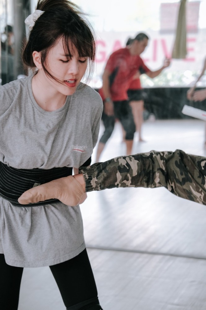 Thiều Bảo Trâm bị đánh tơi tả trong hậu trường chuẩn bị cho sản phẩm trở lại đầy gai góc - ảnh 6