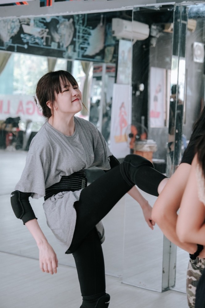 Thiều Bảo Trâm bị đánh tơi tả trong hậu trường chuẩn bị cho sản phẩm trở lại đầy gai góc - ảnh 4