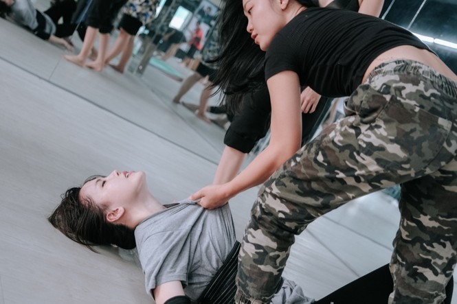 Thiều Bảo Trâm bị đánh tơi tả trong hậu trường chuẩn bị cho sản phẩm trở lại đầy gai góc - ảnh 5