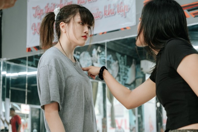 Thiều Bảo Trâm bị đánh tơi tả trong hậu trường chuẩn bị cho sản phẩm trở lại đầy gai góc - ảnh 2