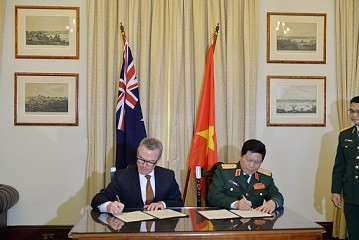 Bộ trưởng Quốc phòng VN- Australia ký Tuyên bố chung về hợp tác - ảnh 1