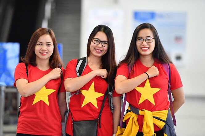 Cổ động viên lên đường tiếp sức đội tuyển Việt Nam trận cuối vòng bảng - ảnh 5