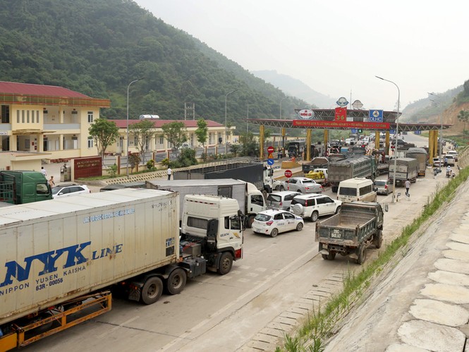 Nhà đầu tư bất lực với xe chặn trạm thu phí BOT Hòa Lạc-Hòa Bình - ảnh 1