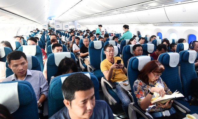 Máy bay lớn nhất Việt Nam bắt đầu đón khách - ảnh 1