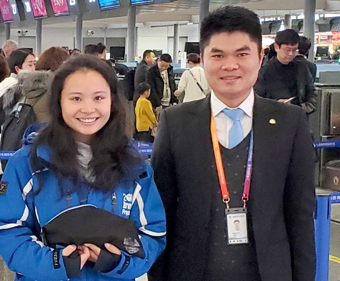 Tiếp viên hàng không trả nhiều nữ trang kim cương cho khách - ảnh 1