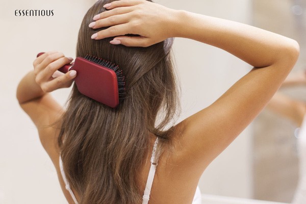 Điều quan trọng bạn cần phải biết khi dùng lược chải tóc - ảnh 1