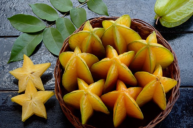 Bạn hoàn toàn có thể sử dụng khế để chữa bệnh.