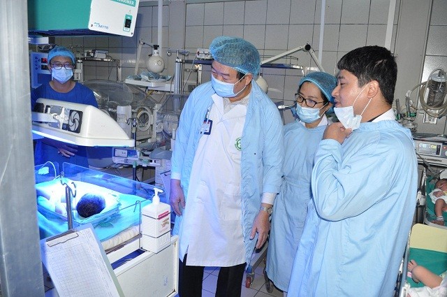 Huy động chuyên môn cao nhất chăm sóc trẻ sơ sinh chuyển về từ Bắc Ninh - ảnh 2