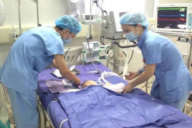 Mẹ thấy con trai 26 tháng ăn thuốc chuột mà ngăn không kịp - ảnh 1