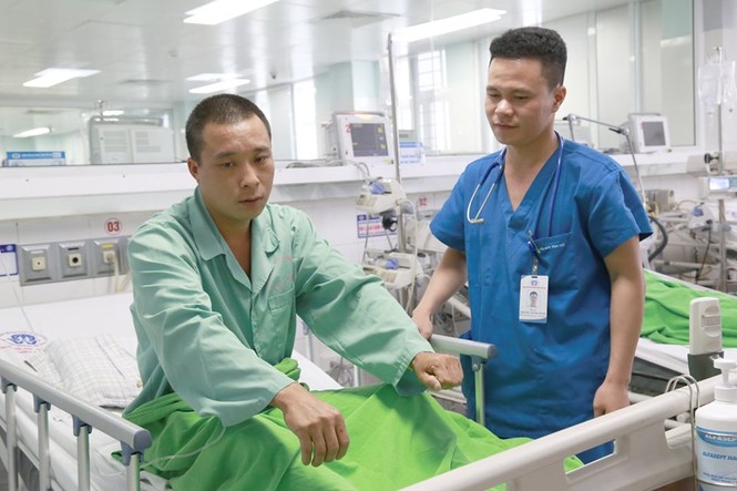 Nam thanh niên Phú Thọ nguy kịch vì rắn cạp nia cắn vào tai khi đang ngủ - ảnh 1